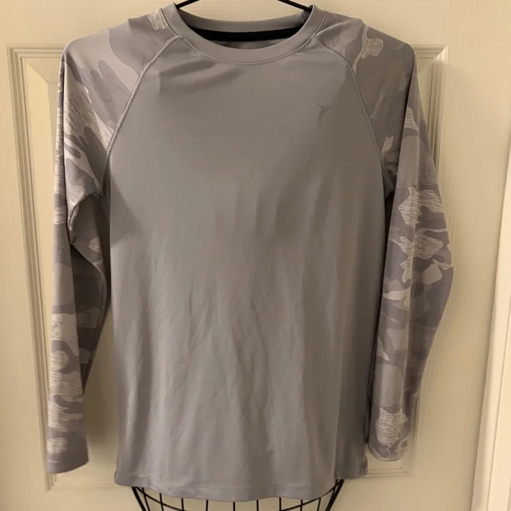 Old Navy Active Boys XL 14-16 Gray Camo Long Sleeve Performance Shirt